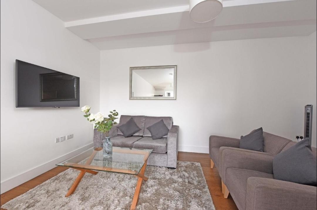 Fully Furnished 2 Bedroom Canning Town Close To 02 Arena, Canary Wharf With Free Parking * Londres