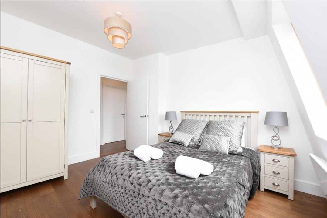 Fully Furnished 2 Bedroom Canning Town Close To 02 Arena, Canary Wharf With Free Parking * Londres